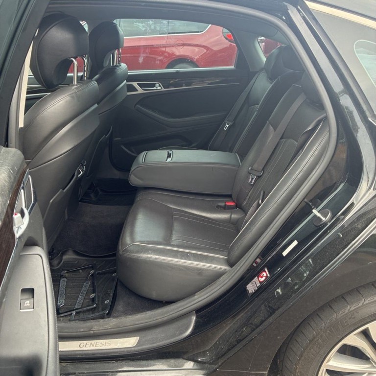 2016 Hyundai Genesis Image 14
