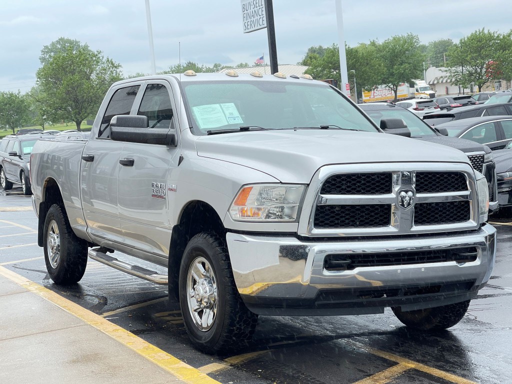 2016 RAM 3500 Image 2