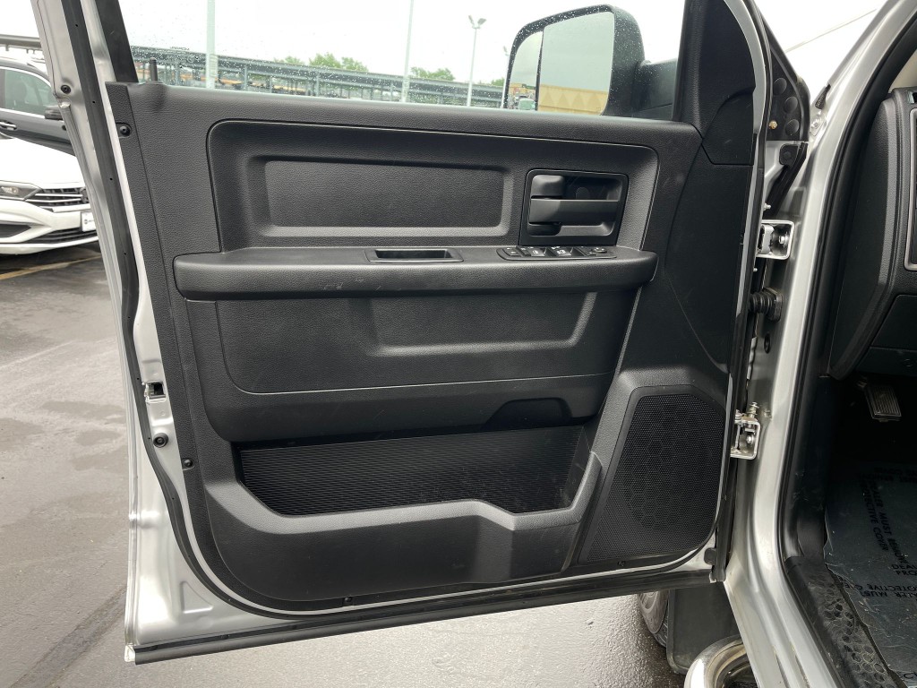 2016 RAM 3500 Image 11