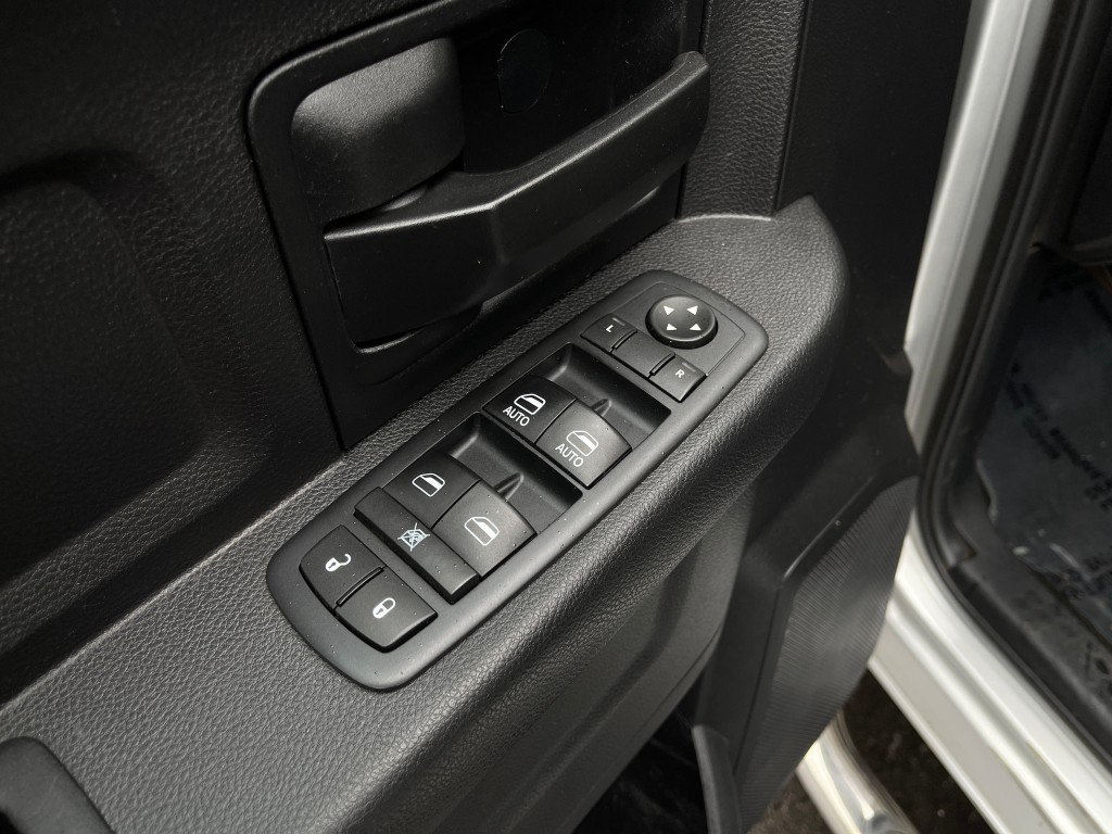 2016 RAM 3500 Image 12