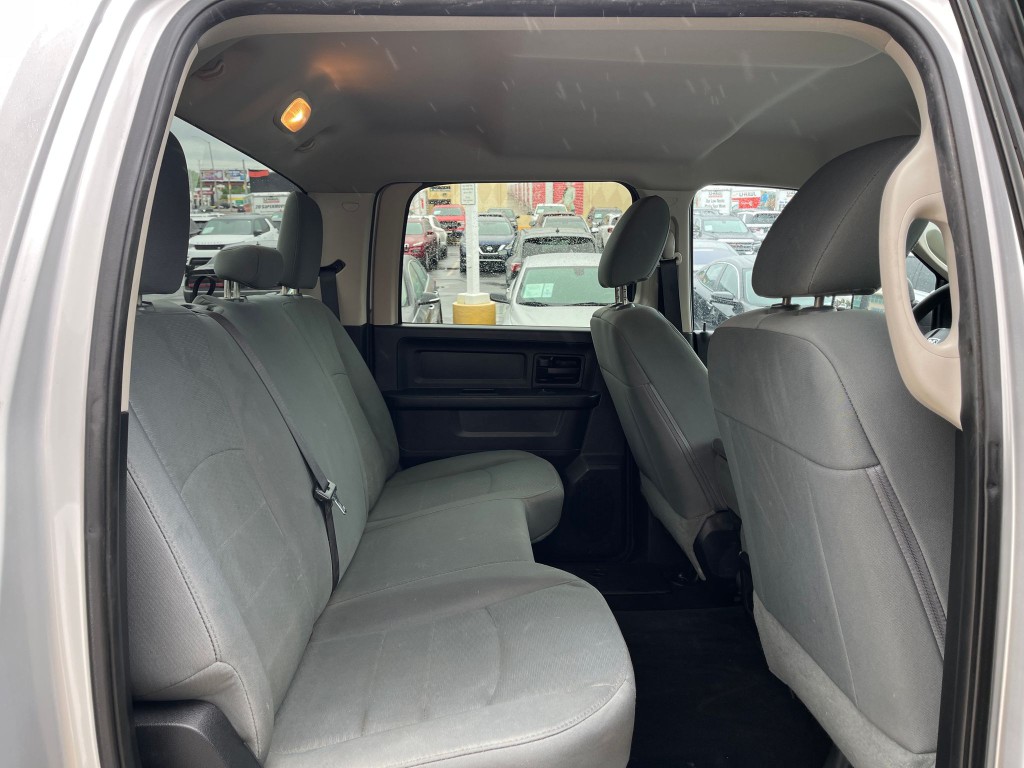 2016 RAM 3500 Image 25