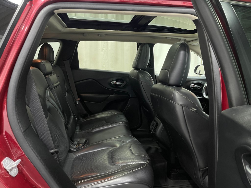 2015 Jeep Cherokee Image 31