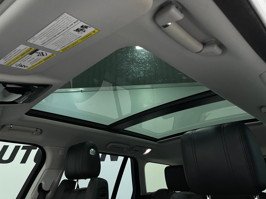 2015 Land Rover Range Rover Image 11