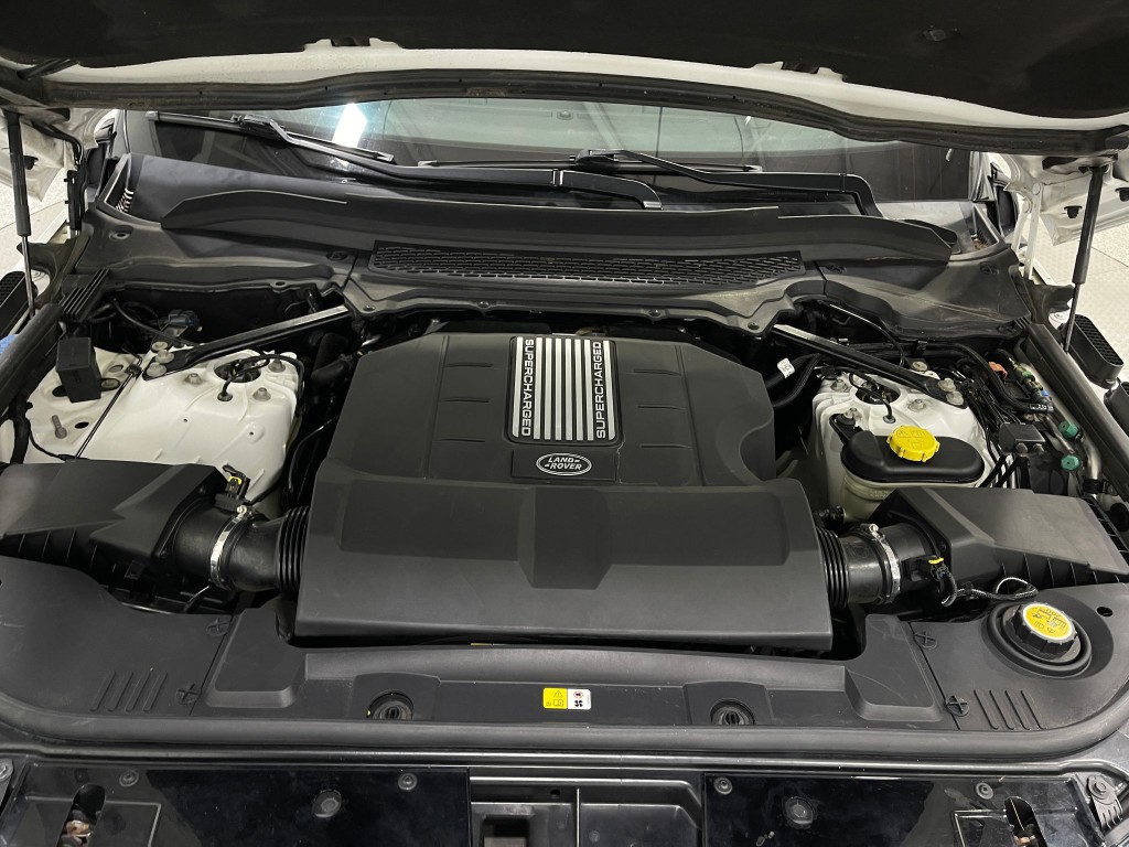 2015 Land Rover Range Rover Image 24