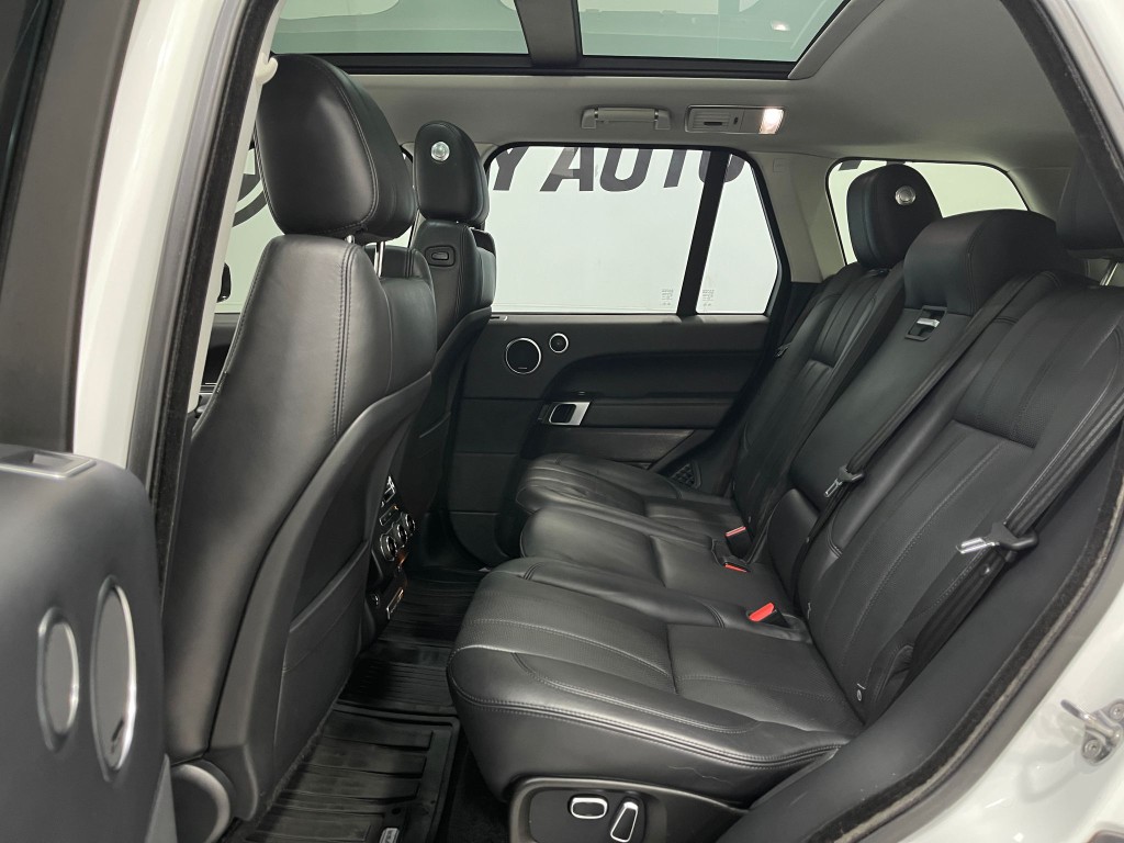 2015 Land Rover Range Rover Image 28
