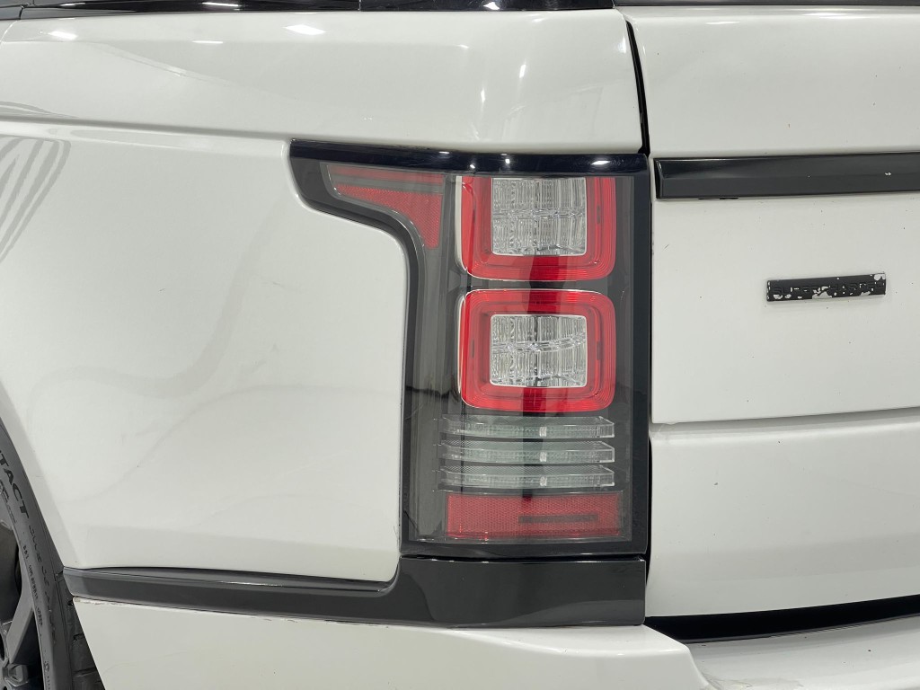 2015 Land Rover Range Rover Image 32