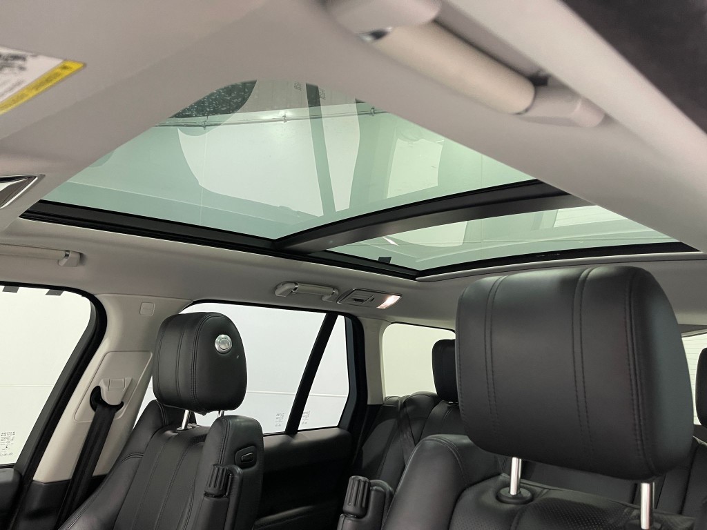 2015 Land Rover Range Rover Image 11