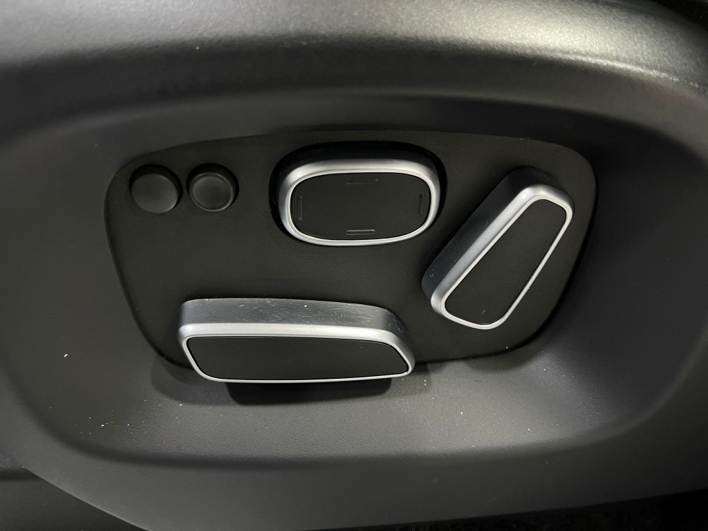 2015 Land Rover Range Rover Image 16