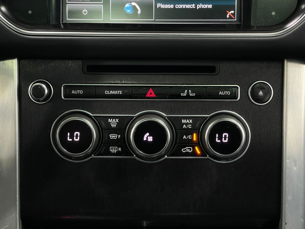 2015 Land Rover Range Rover Image 24