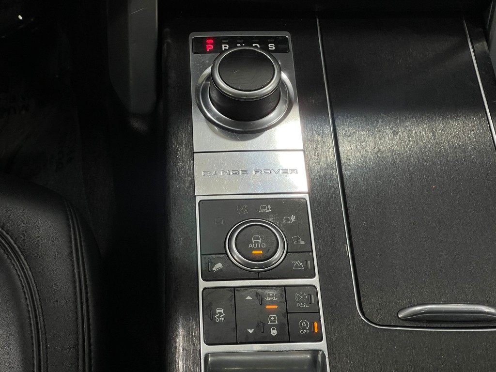 2015 Land Rover Range Rover Image 28