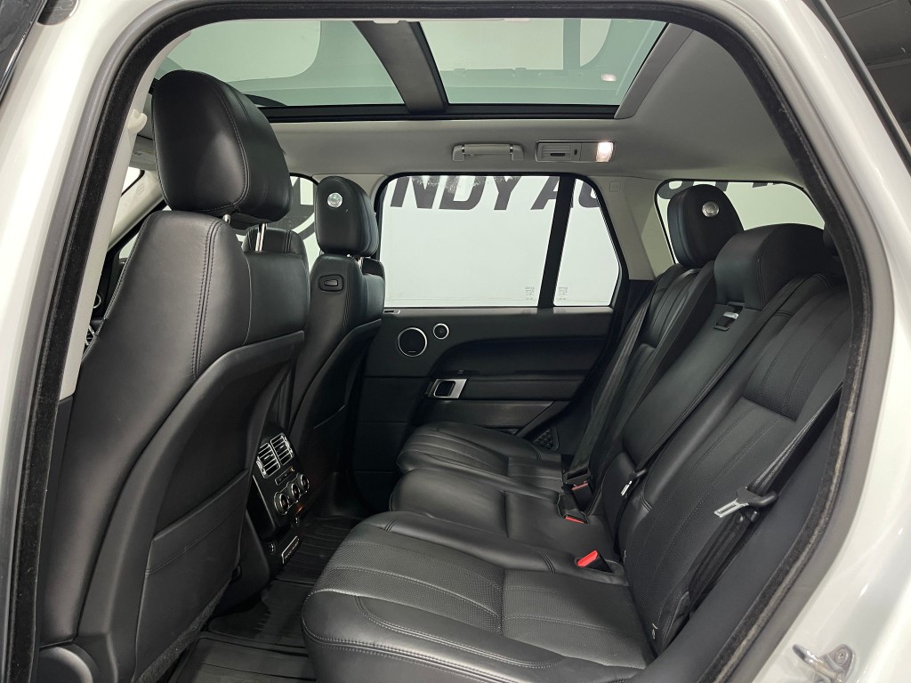 2015 Land Rover Range Rover Image 29