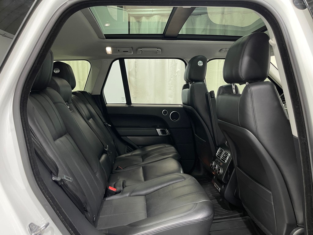 2015 Land Rover Range Rover Image 30