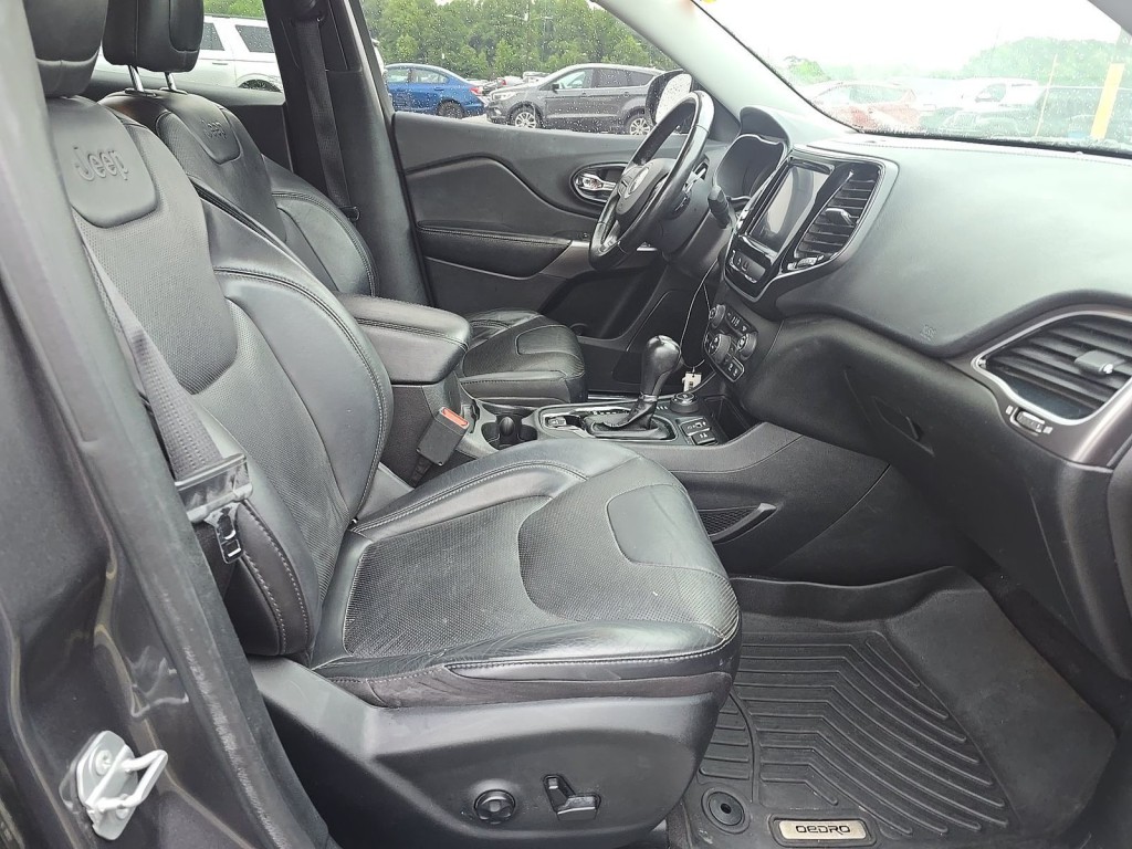 2019 Jeep Cherokee Image 6