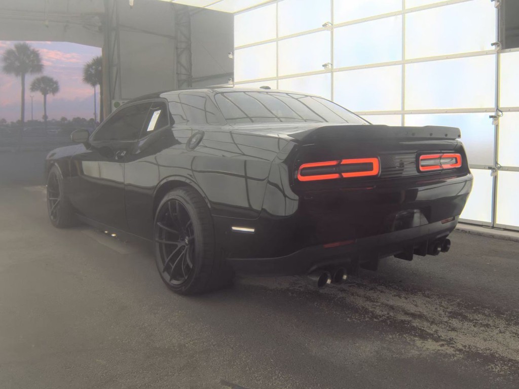 2019 Dodge Challenger Image 6