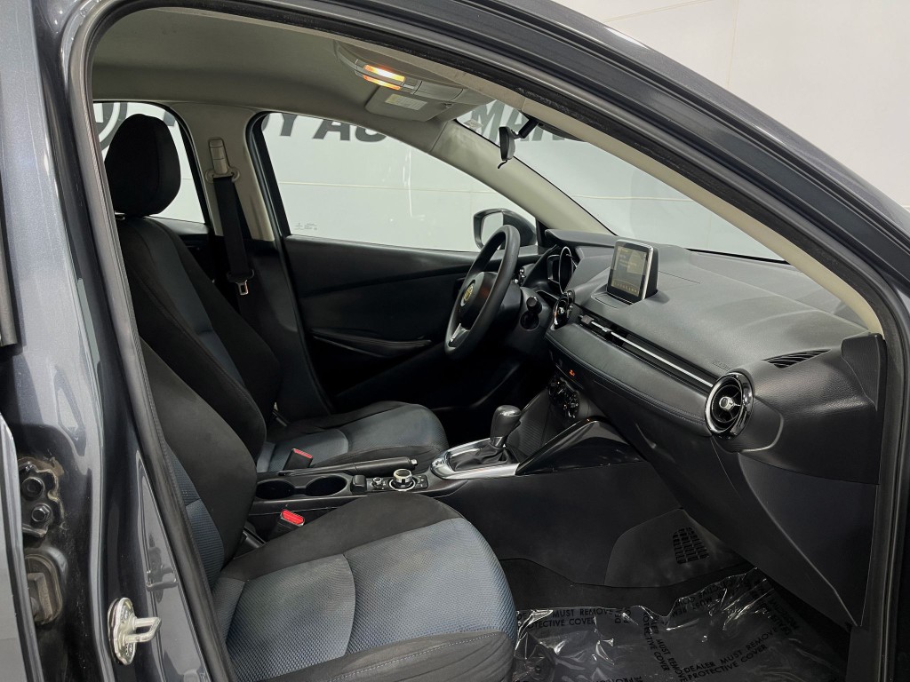 2018 Toyota Yaris Image 32
