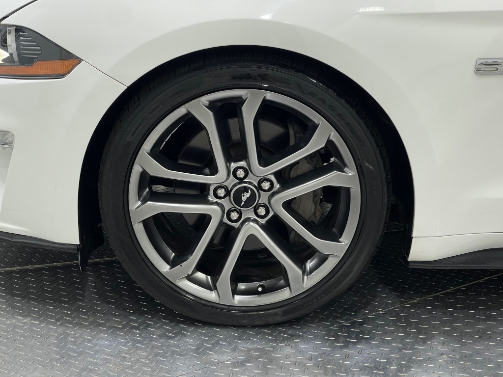 2018 Ford Mustang Image 32