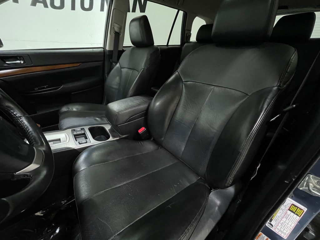 2013 Subaru Outback Image 14
