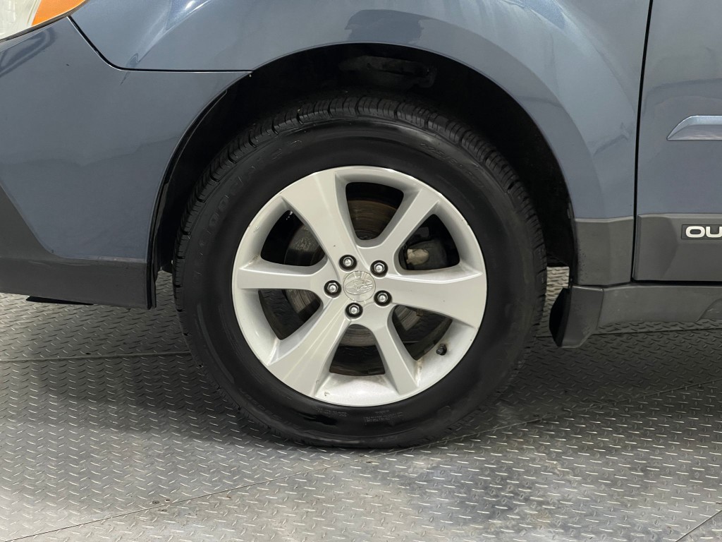 2013 Subaru Outback Image 34