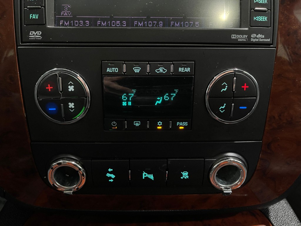 2011 Chevrolet Tahoe Image 25