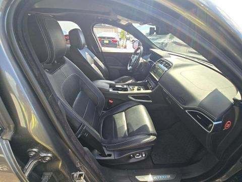 2019 Jaguar F-PACE Image 10