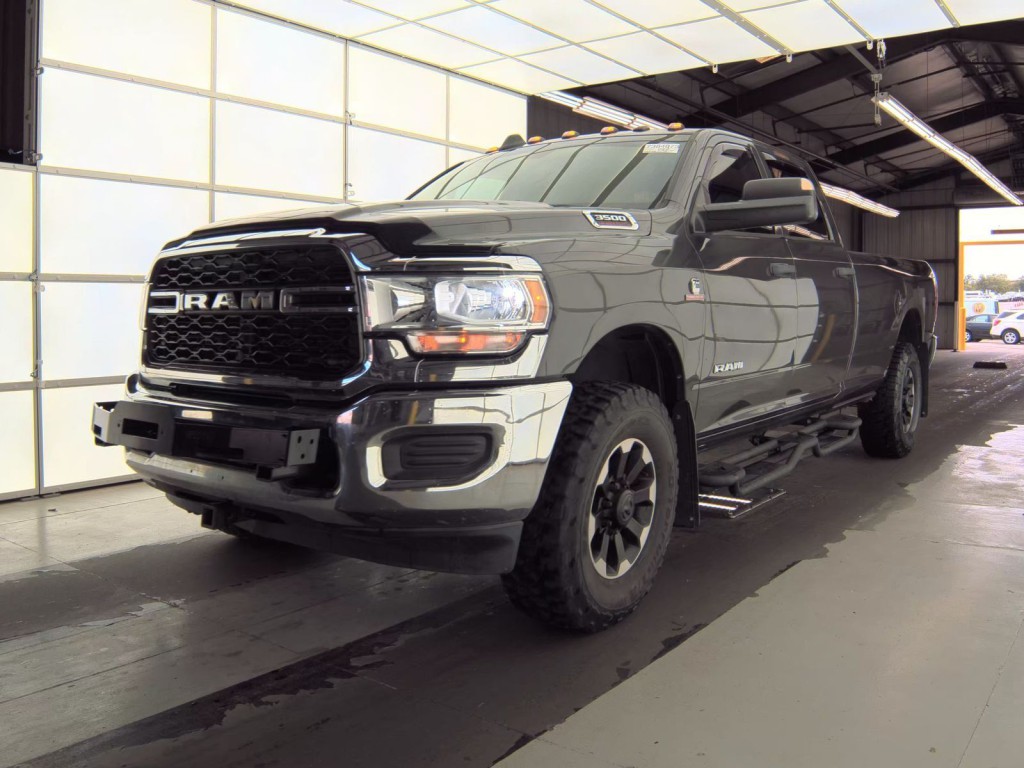 2020 RAM 3500 Image 2