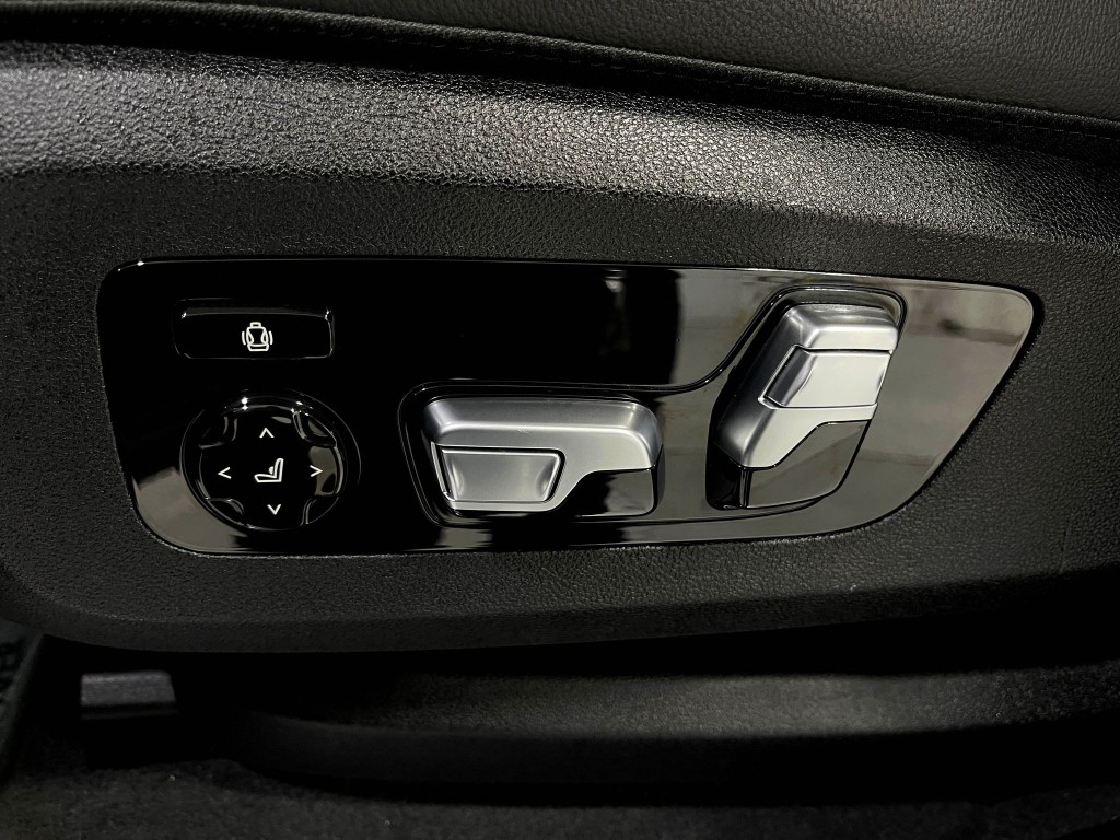 2019 BMW X7 Image 17