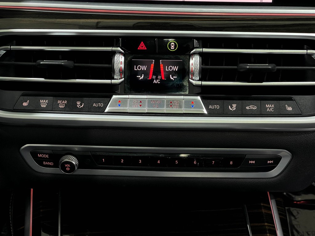 2019 BMW X7 Image 25