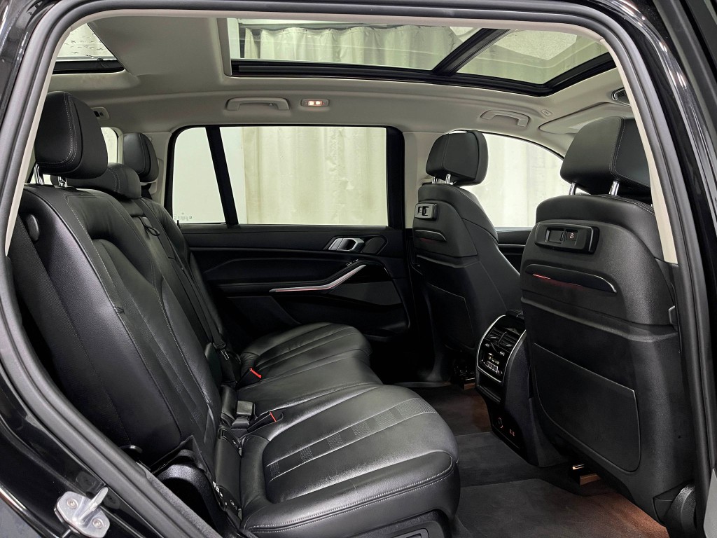 2019 BMW X7 Image 33