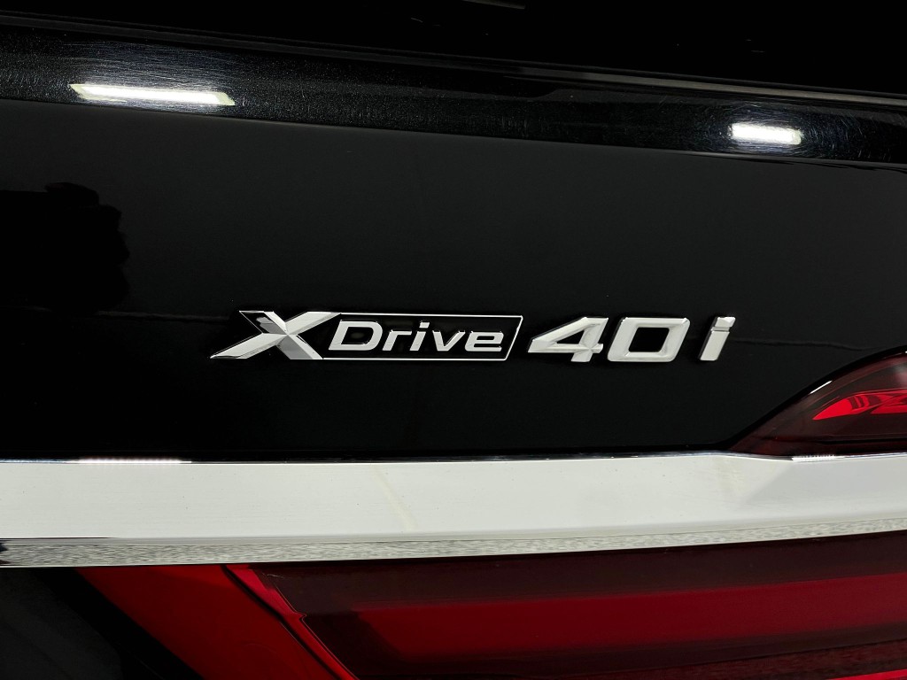 2019 BMW X7 Image 42