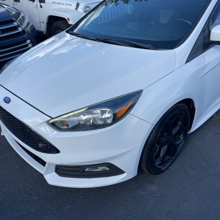 2017 Ford Focus Image 2