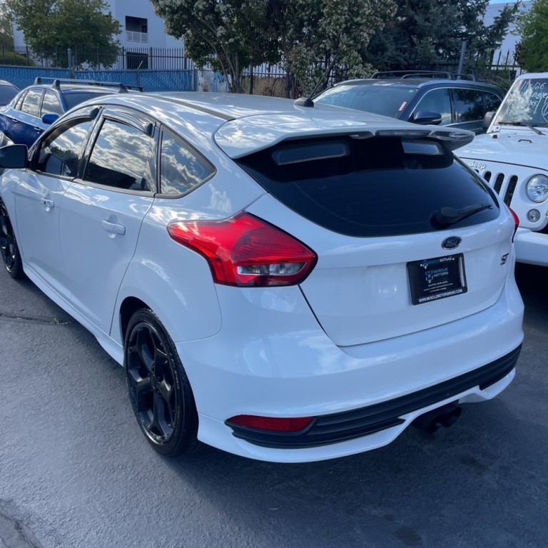 2017 Ford Focus Image 4