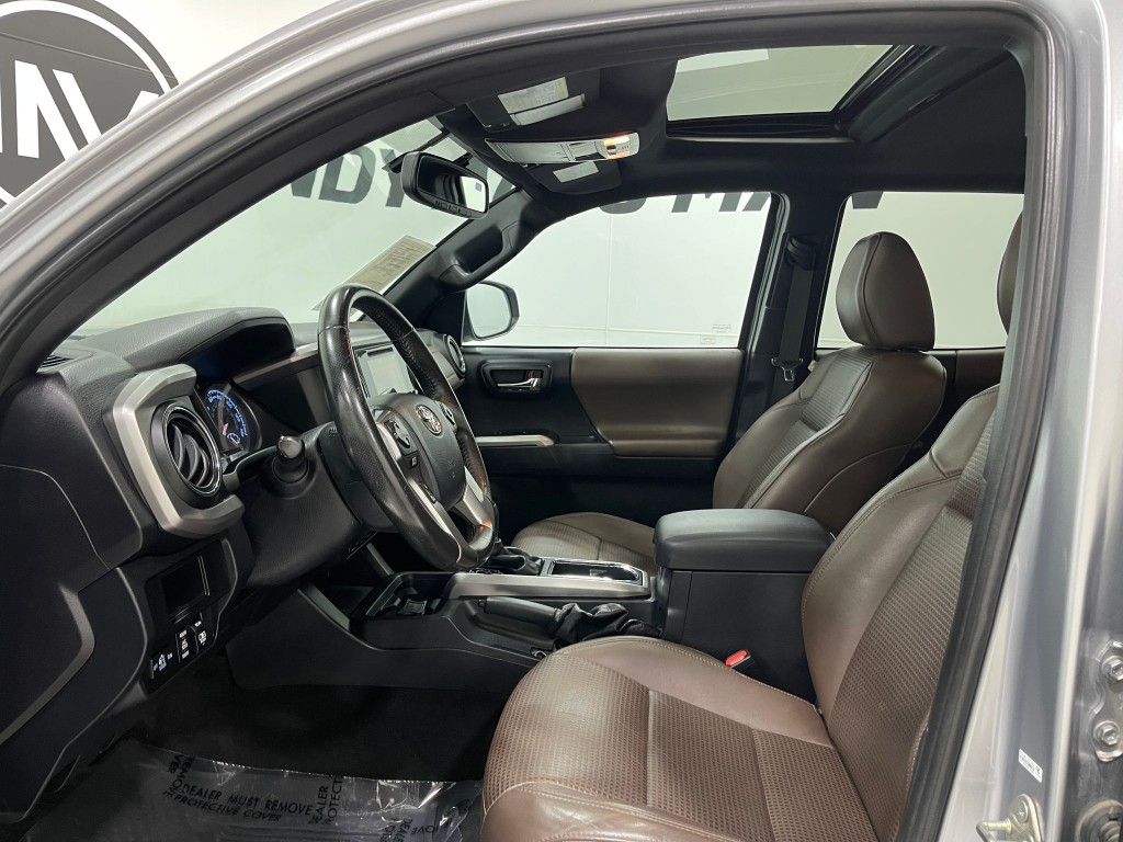 2017 Toyota Tacoma Image 12