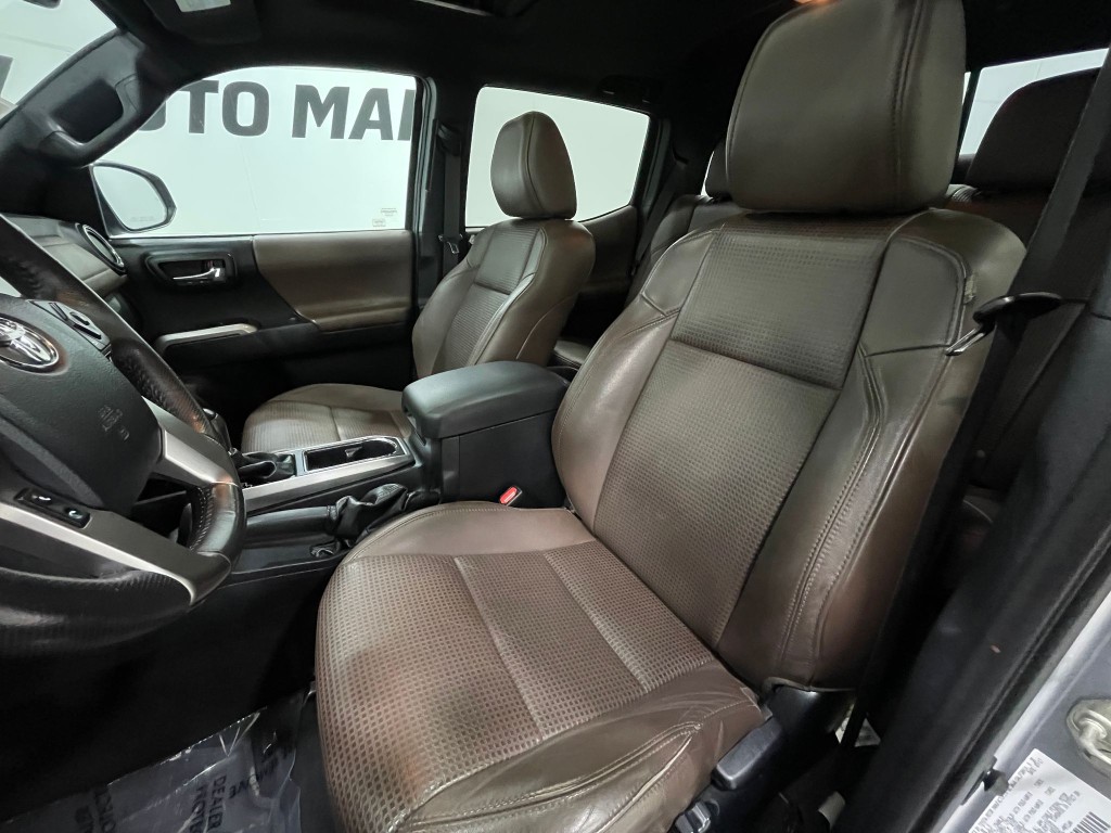2017 Toyota Tacoma Image 13
