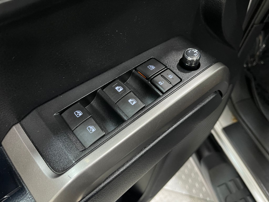 2017 Toyota Tacoma Image 15