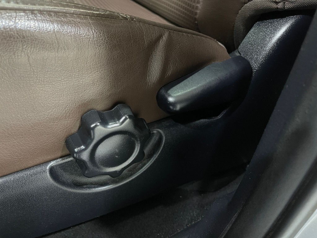 2017 Toyota Tacoma Image 16