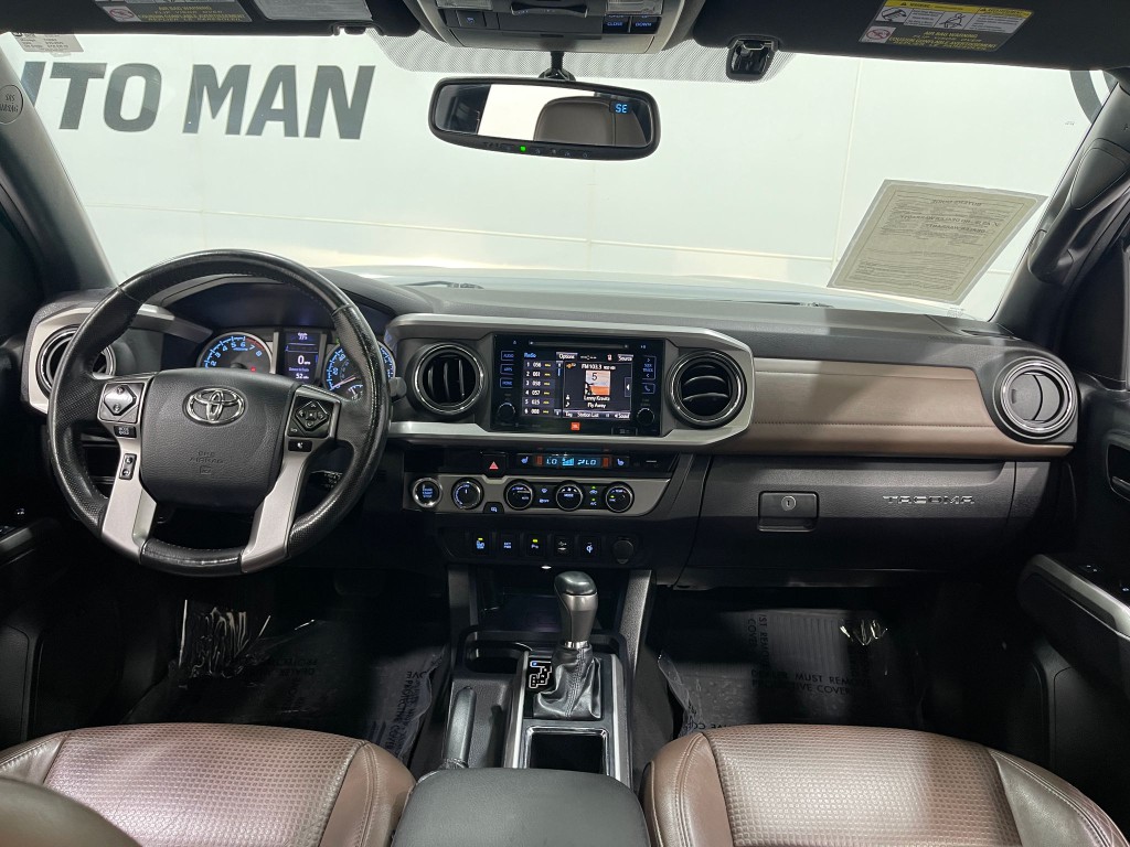 2017 Toyota Tacoma Image 18