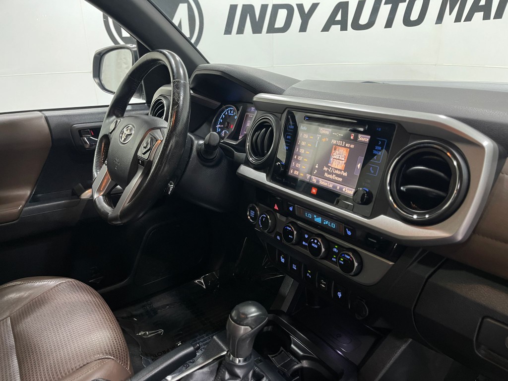 2017 Toyota Tacoma Image 19