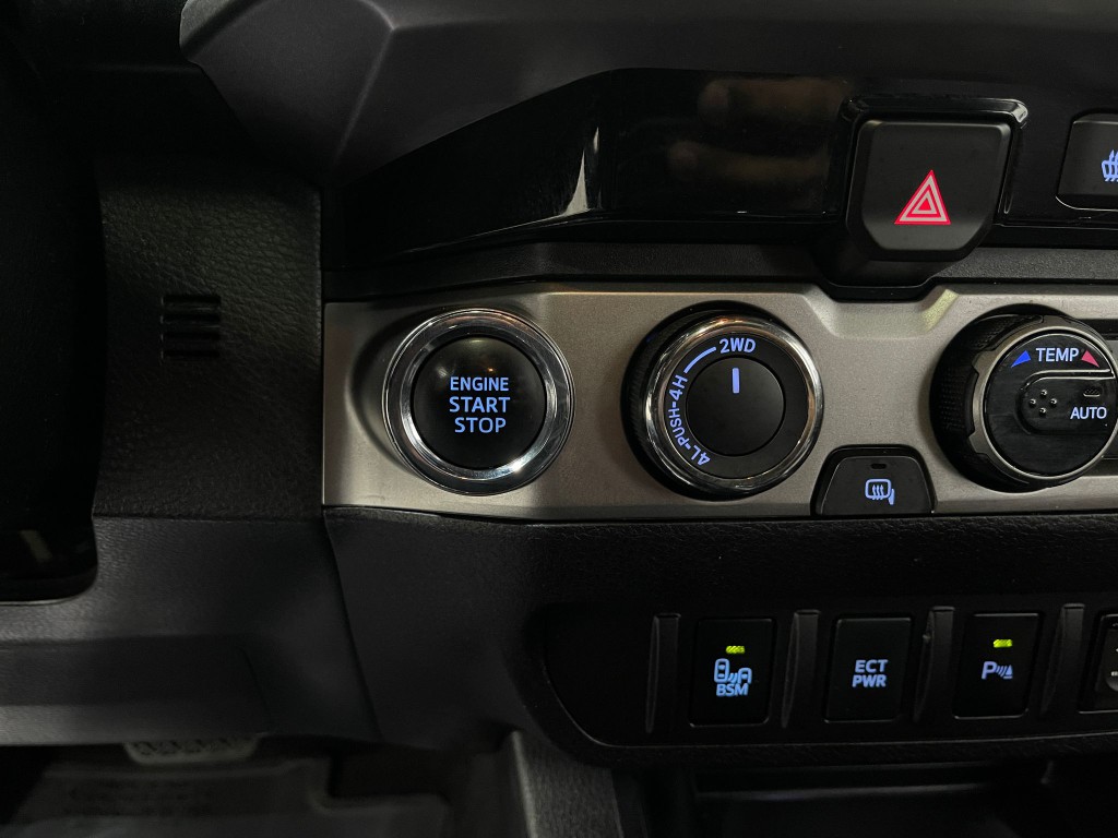 2017 Toyota Tacoma Image 20