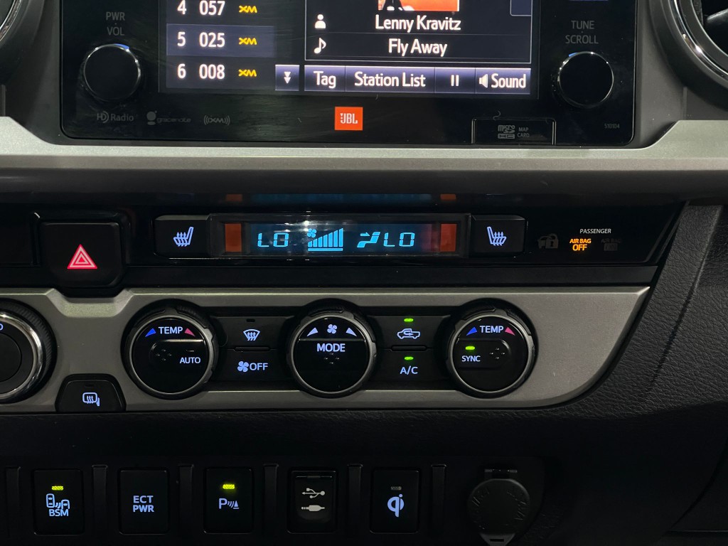 2017 Toyota Tacoma Image 24