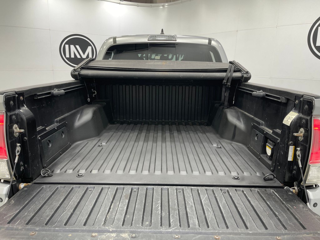2017 Toyota Tacoma Image 25