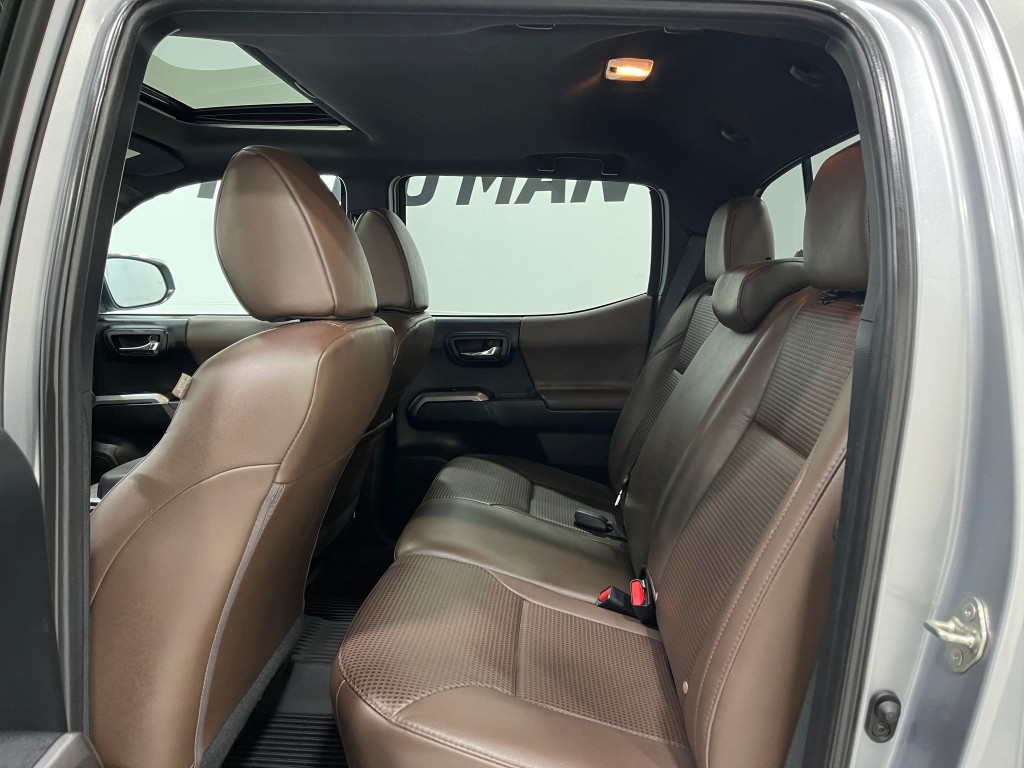 2017 Toyota Tacoma Image 29