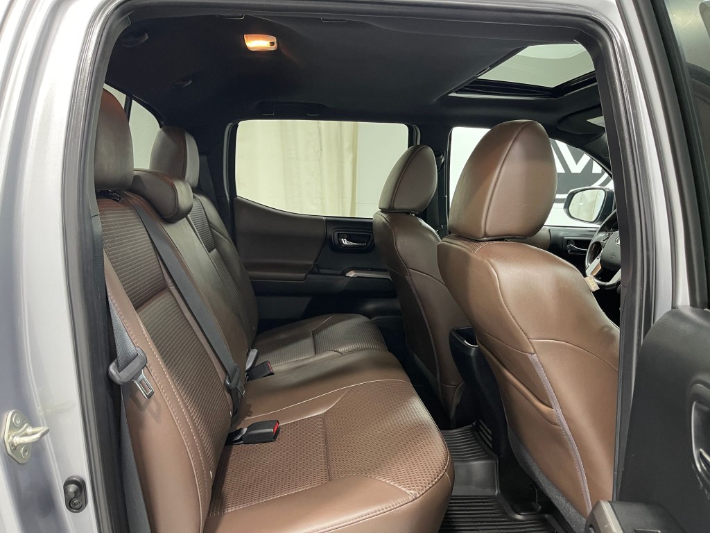 2017 Toyota Tacoma Image 30