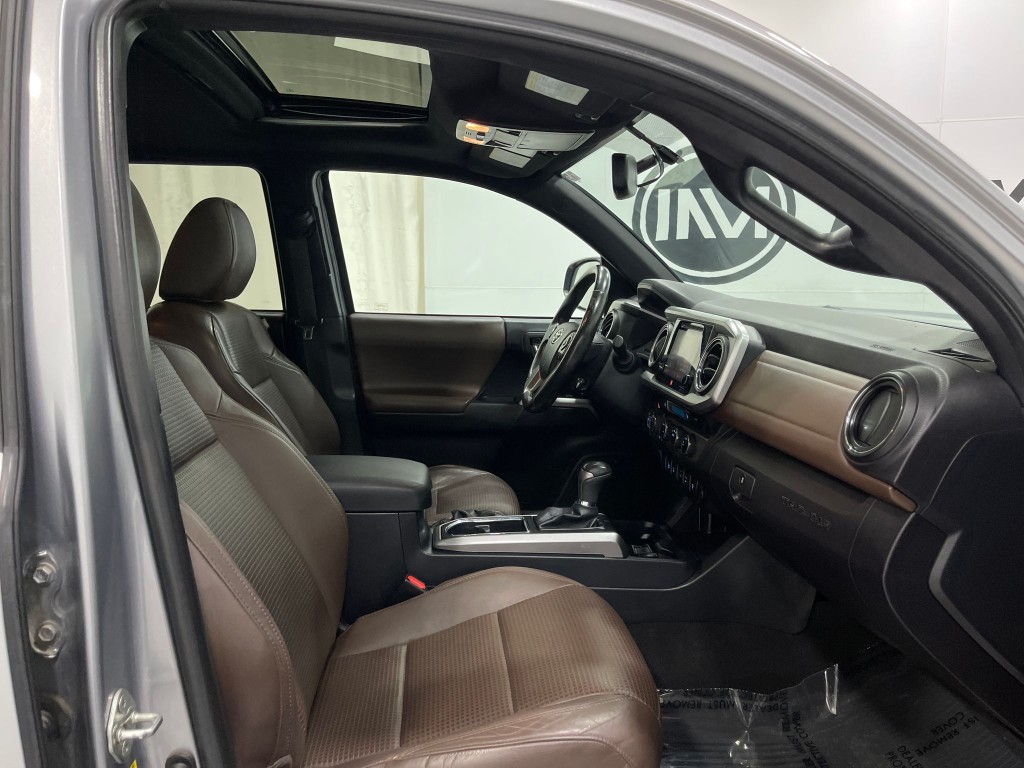 2017 Toyota Tacoma Image 31