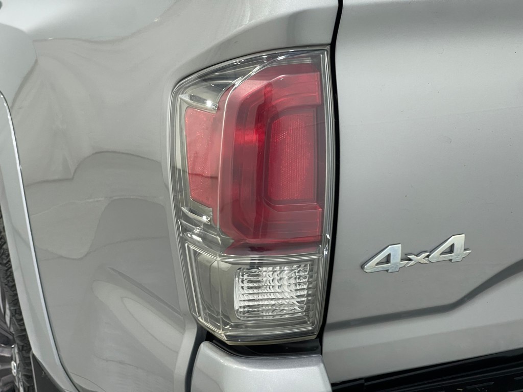 2017 Toyota Tacoma Image 33