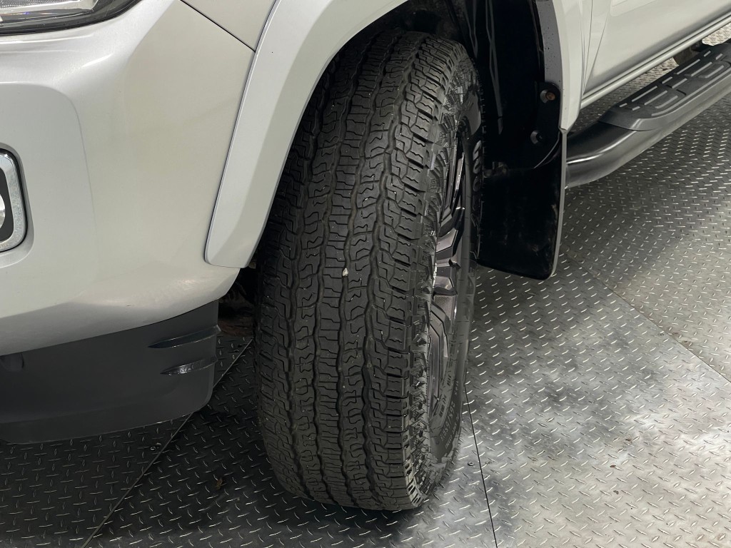 2017 Toyota Tacoma Image 35