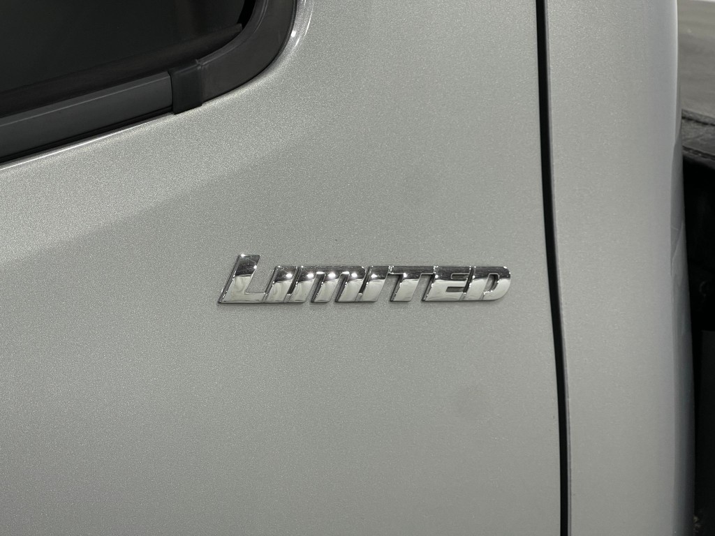 2017 Toyota Tacoma Image 40