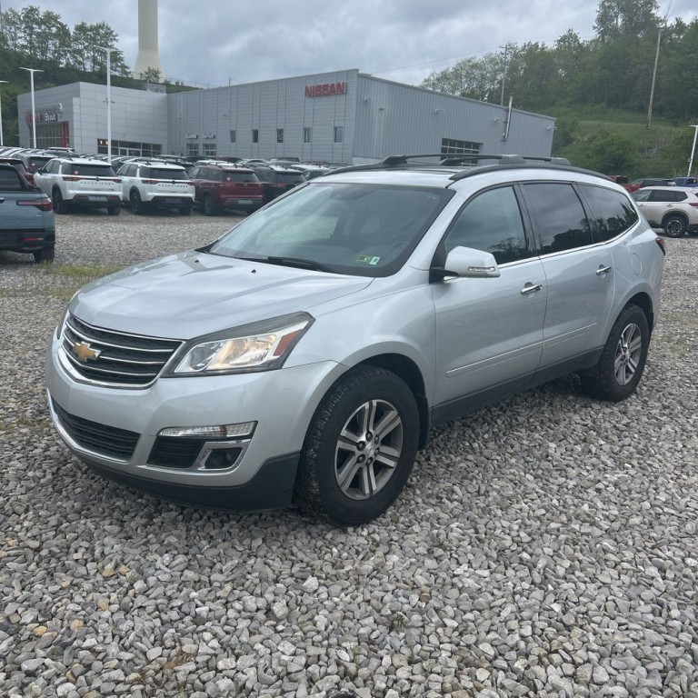 2017 Chevrolet Traverse Image 2