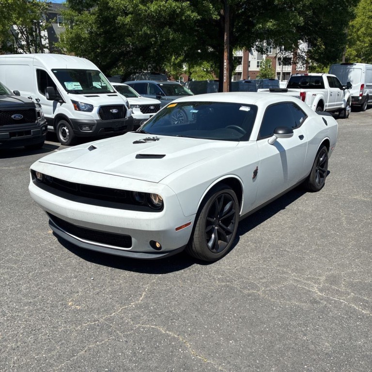 2016 Dodge Challenger Image 2