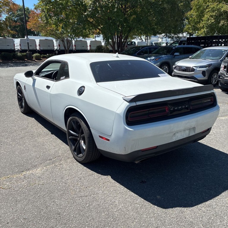 2016 Dodge Challenger Image 4