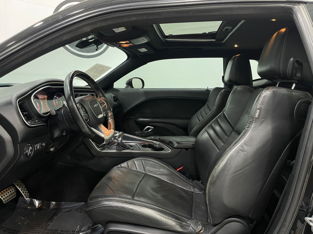 2015 Dodge Challenger Image 12